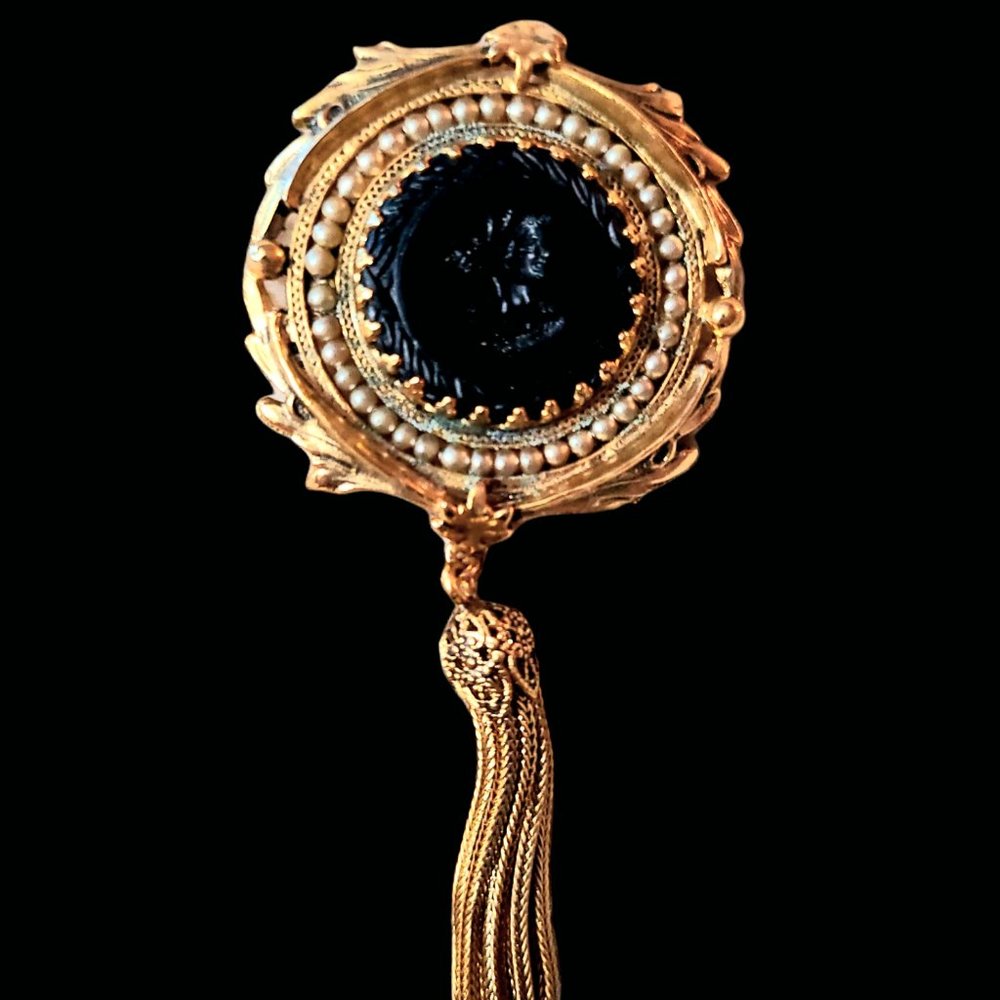 Vintage Black Cameo Gold Tone Tassel Motif Brooch/Pin